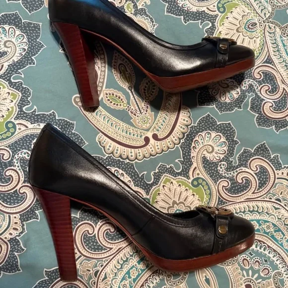 New Tory Burch Leather Pumps with Gold Detail and Wooden Bottom - Picture 3 of 12